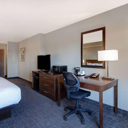 Days Inn & Suites By Wyndham Yorkton Exteriör bild