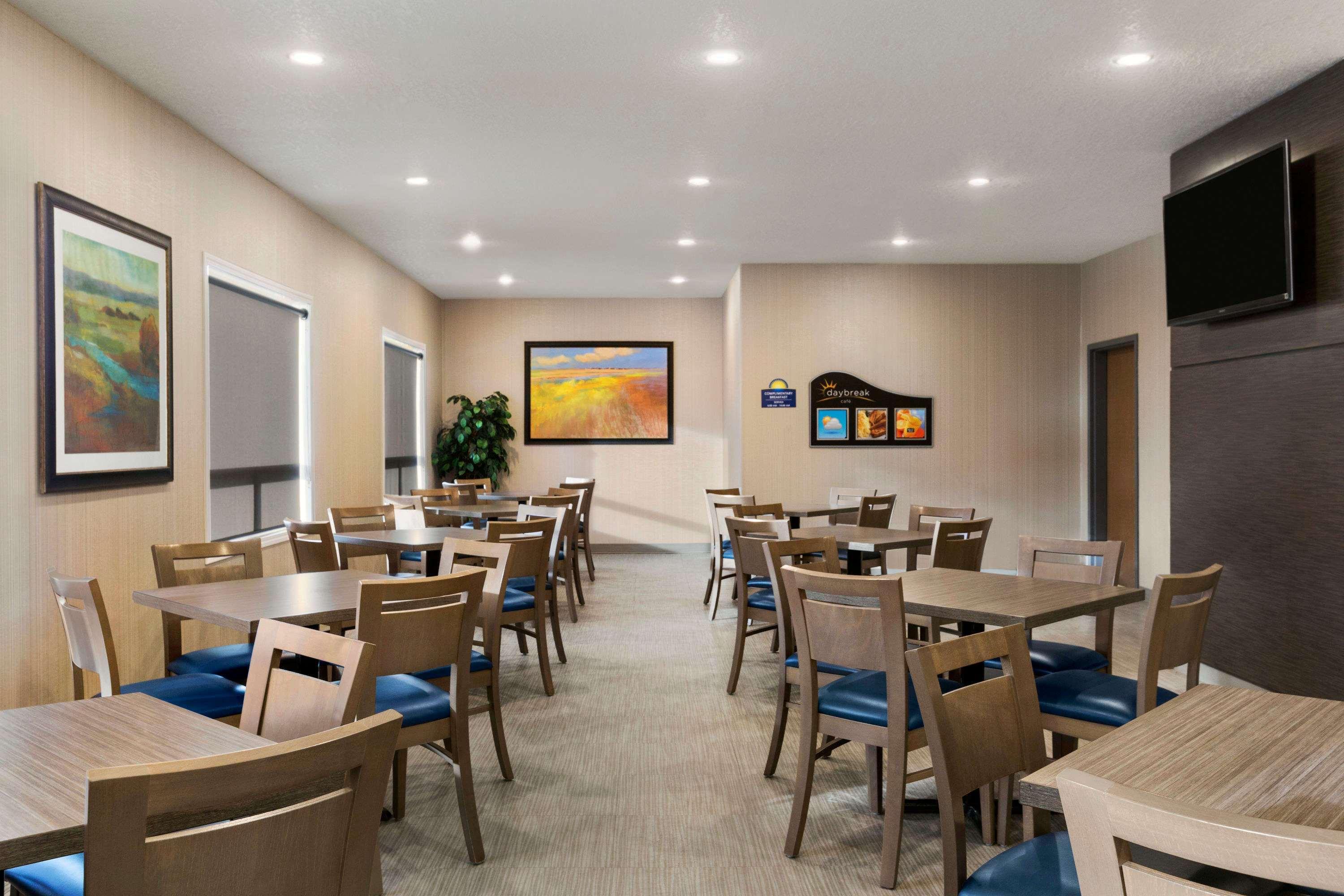 Days Inn & Suites By Wyndham Yorkton Exteriör bild