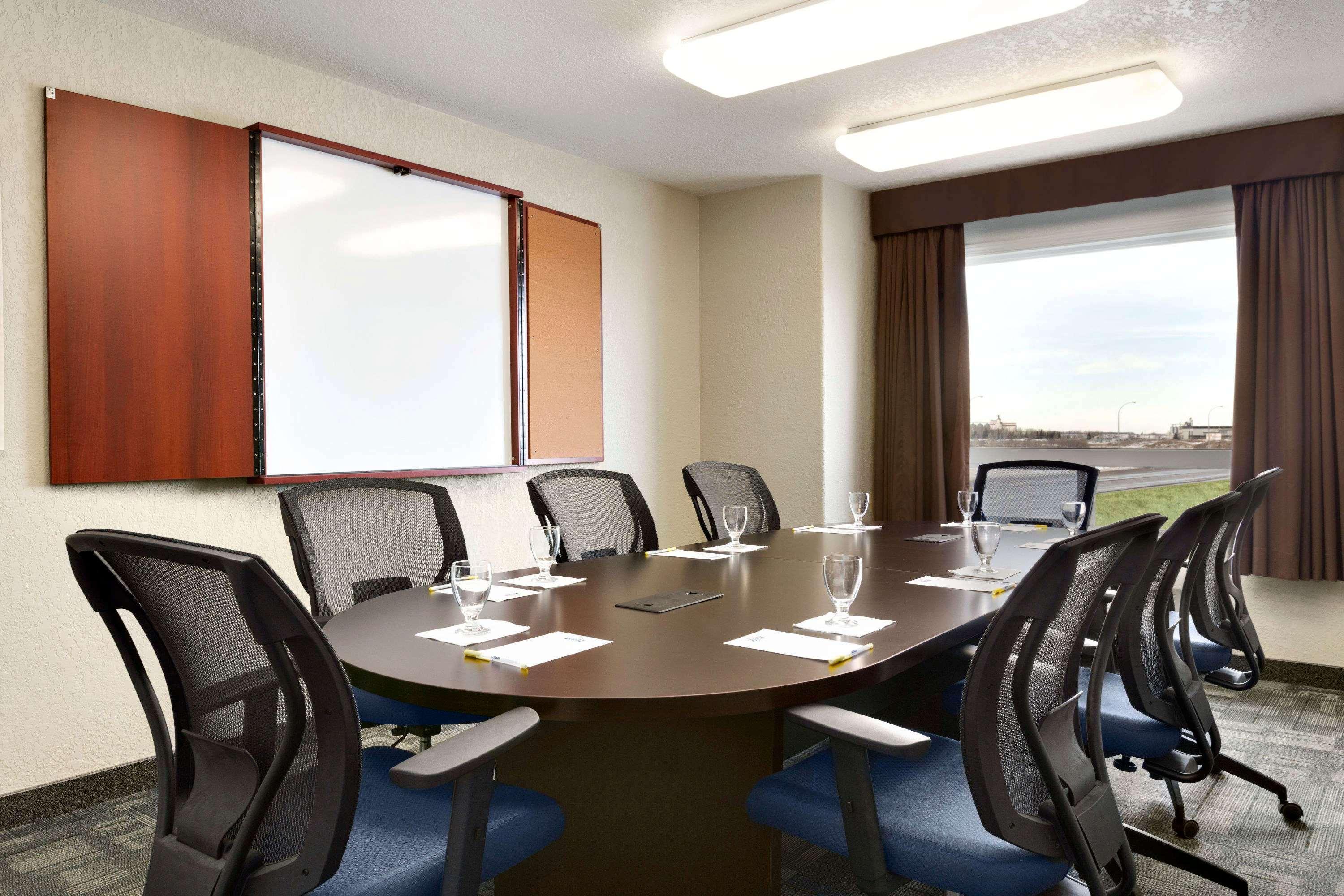 Days Inn & Suites By Wyndham Yorkton Exteriör bild