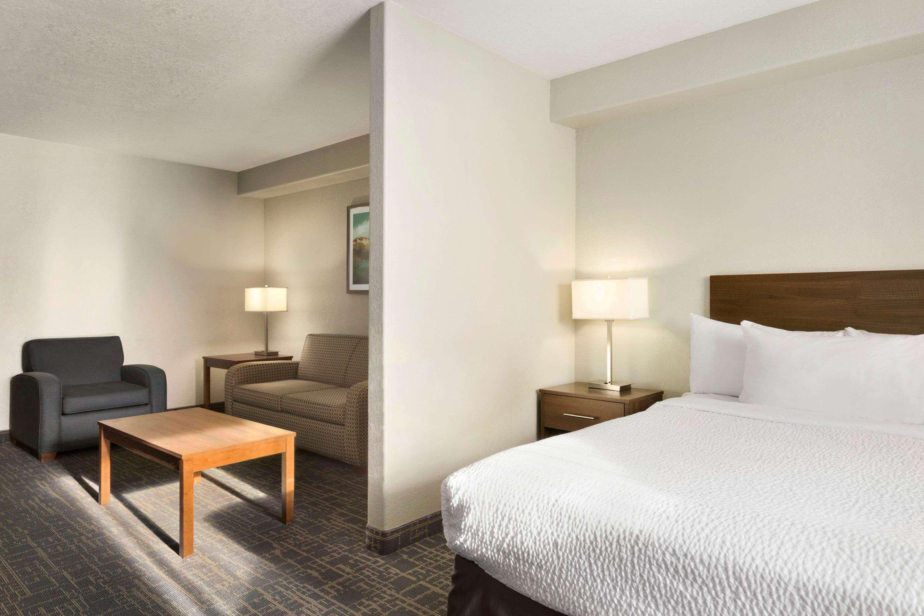 Days Inn & Suites By Wyndham Yorkton Exteriör bild