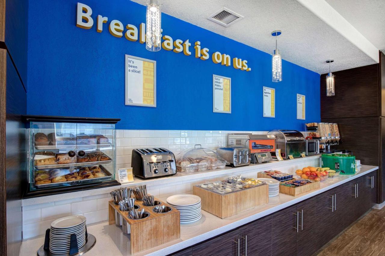 Days Inn & Suites By Wyndham Yorkton Exteriör bild