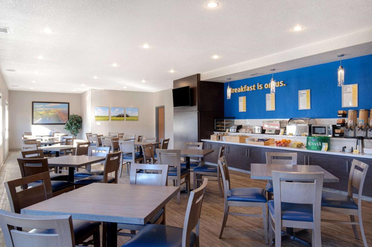 Days Inn & Suites By Wyndham Yorkton Exteriör bild