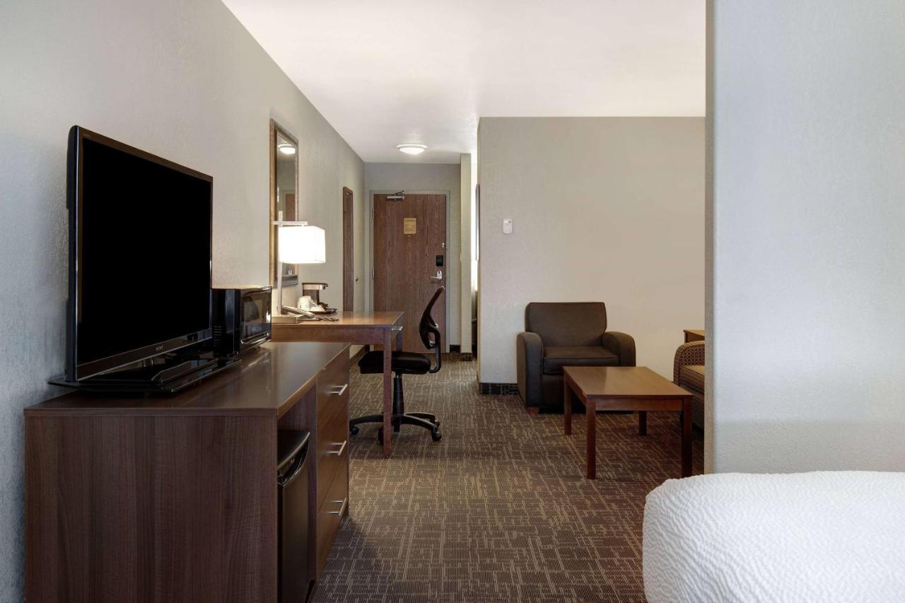 Days Inn & Suites By Wyndham Yorkton Exteriör bild