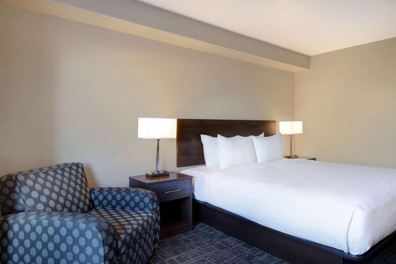 Days Inn & Suites By Wyndham Yorkton Exteriör bild