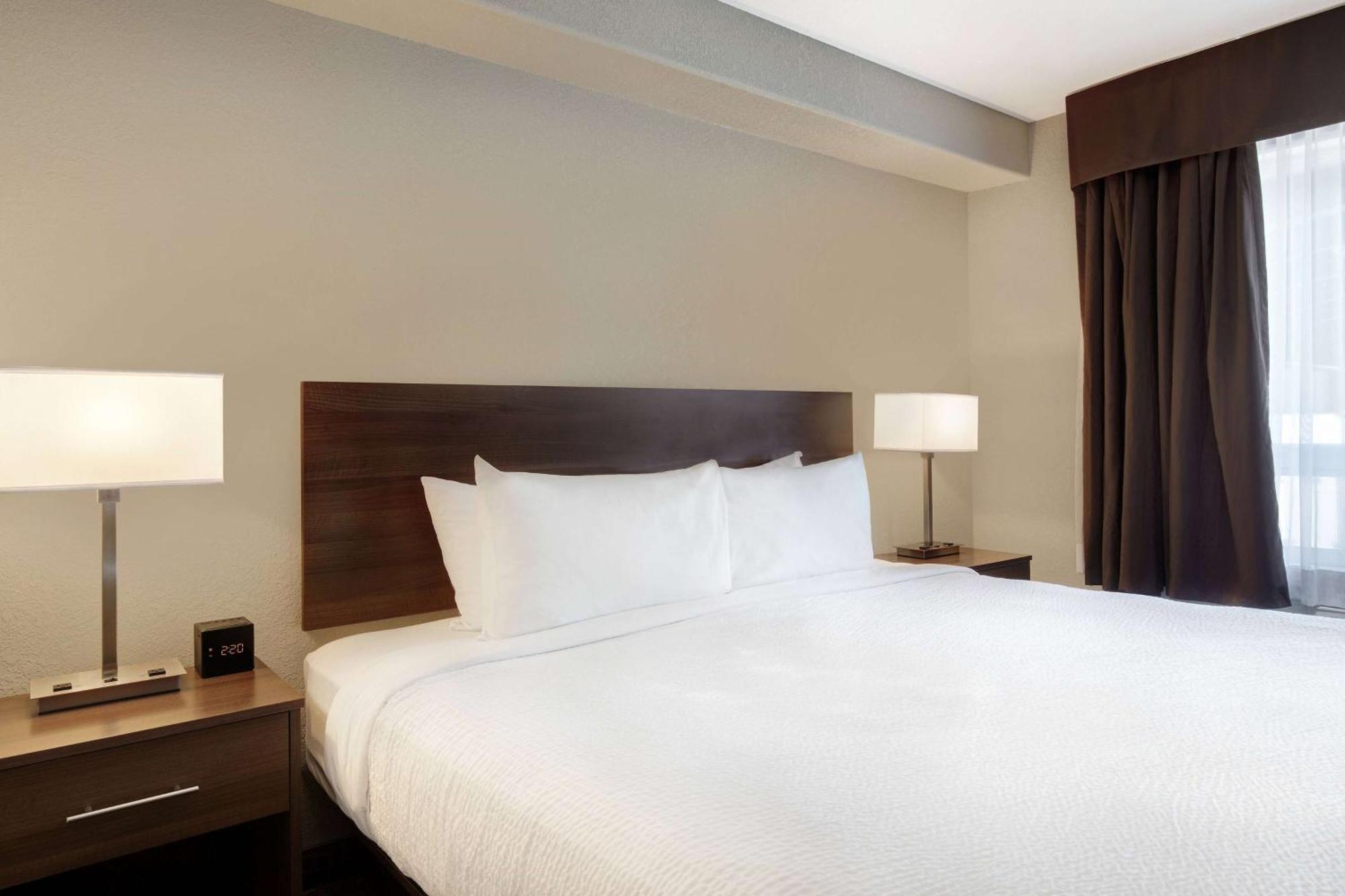 Days Inn & Suites By Wyndham Yorkton Exteriör bild