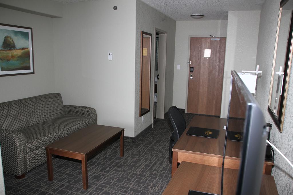 Days Inn & Suites By Wyndham Yorkton Exteriör bild