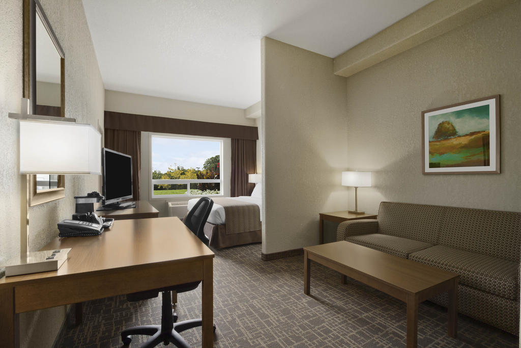 Days Inn & Suites By Wyndham Yorkton Exteriör bild