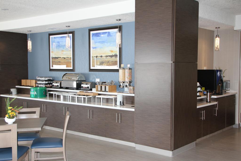 Days Inn & Suites By Wyndham Yorkton Exteriör bild